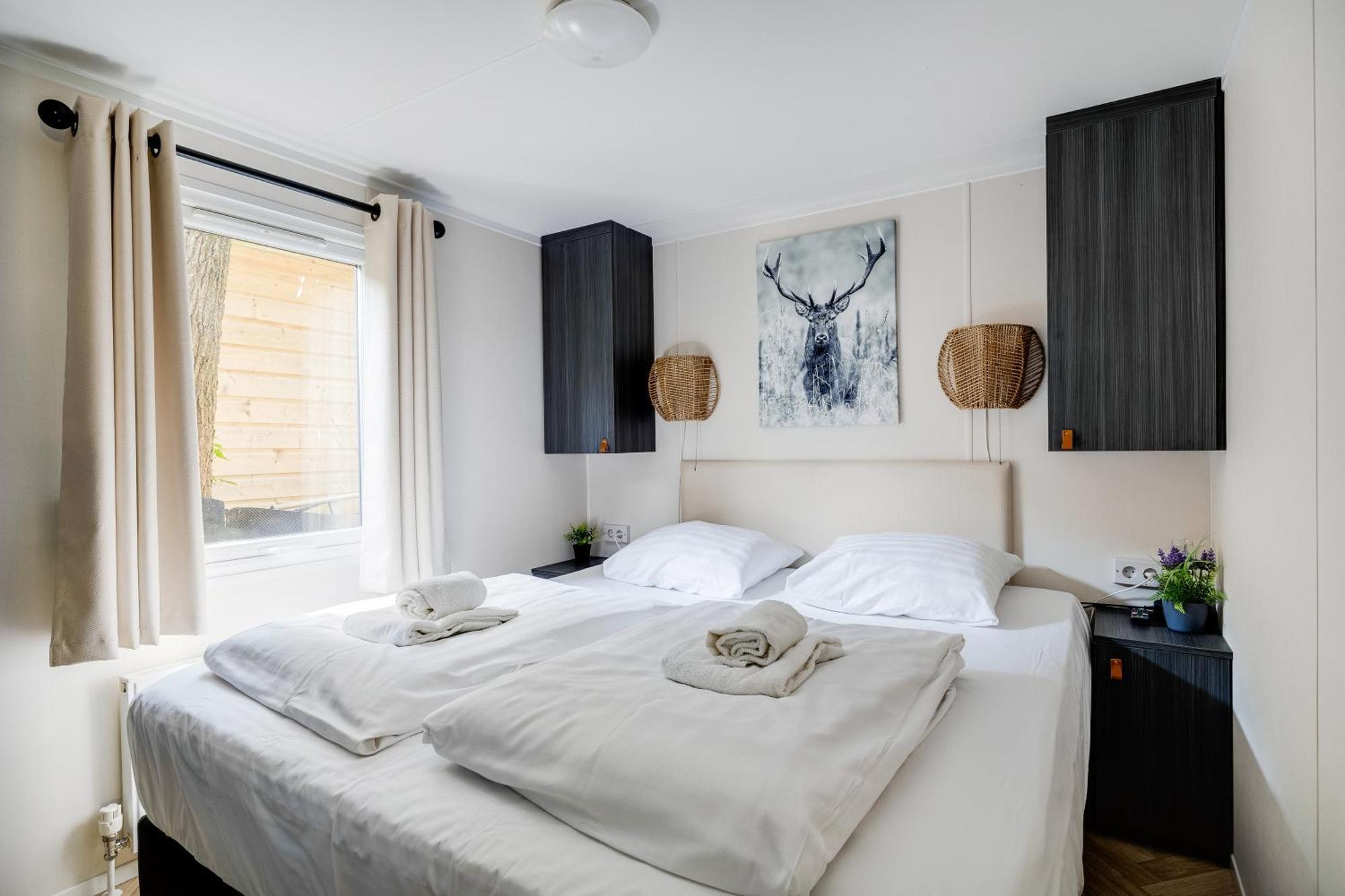 Veluwe Hoenderloo Luxury Chalet With Private Sauna And Hot Tub - Swimming Pool Tennis Court Supermarket Bowling Alley Theatre And Entertainment For Children Luaran gambar