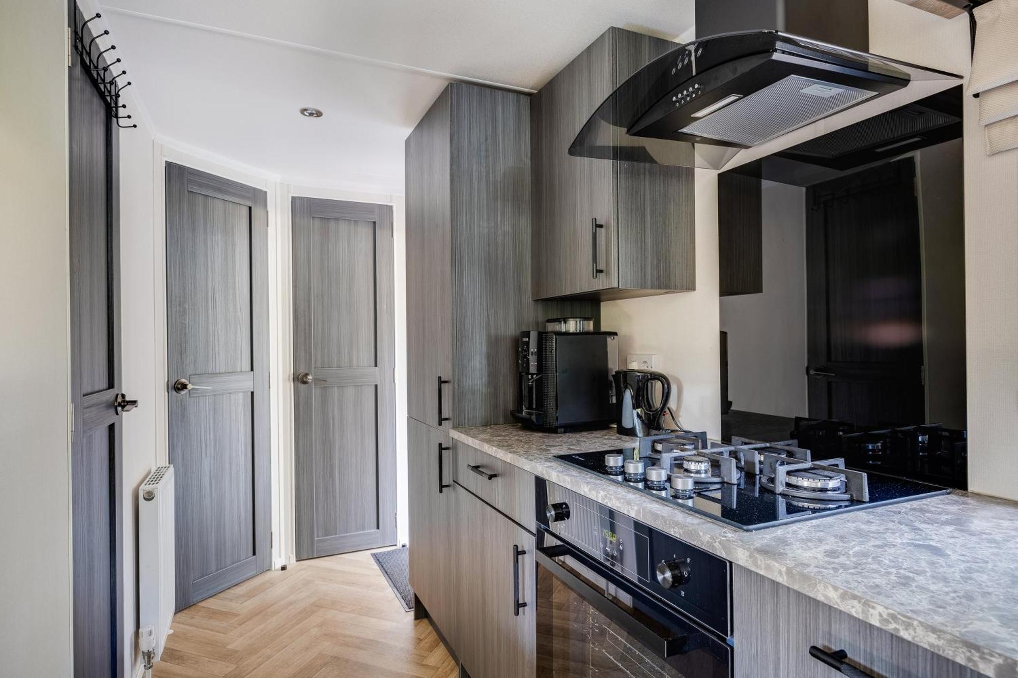 Veluwe Hoenderloo Luxury Chalet With Private Sauna And Hot Tub - Swimming Pool Tennis Court Supermarket Bowling Alley Theatre And Entertainment For Children Luaran gambar