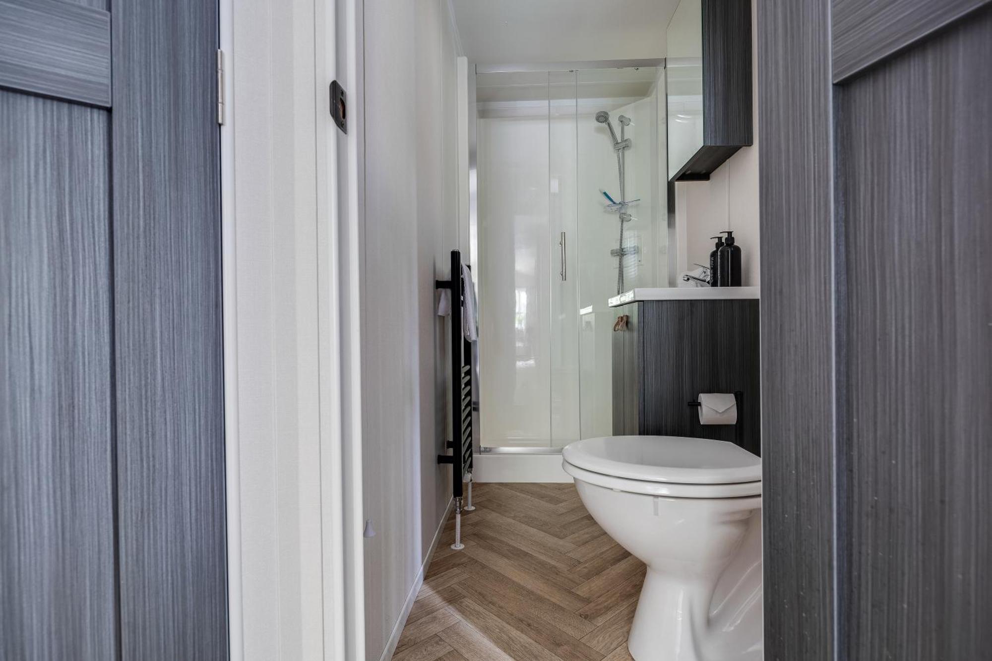 Veluwe Hoenderloo Luxury Chalet With Private Sauna And Hot Tub - Swimming Pool Tennis Court Supermarket Bowling Alley Theatre And Entertainment For Children Luaran gambar