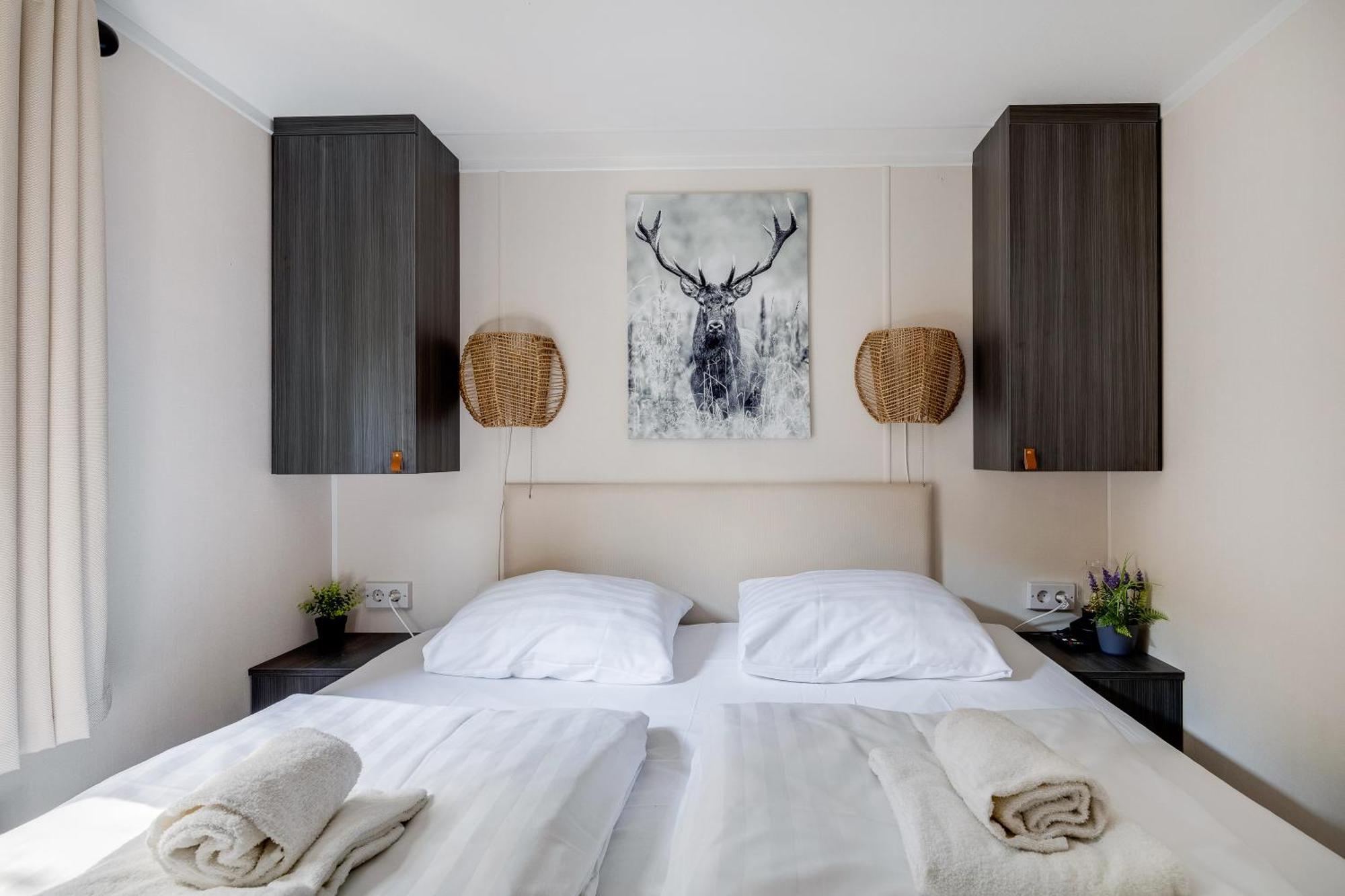 Veluwe Hoenderloo Luxury Chalet With Private Sauna And Hot Tub - Swimming Pool Tennis Court Supermarket Bowling Alley Theatre And Entertainment For Children Luaran gambar